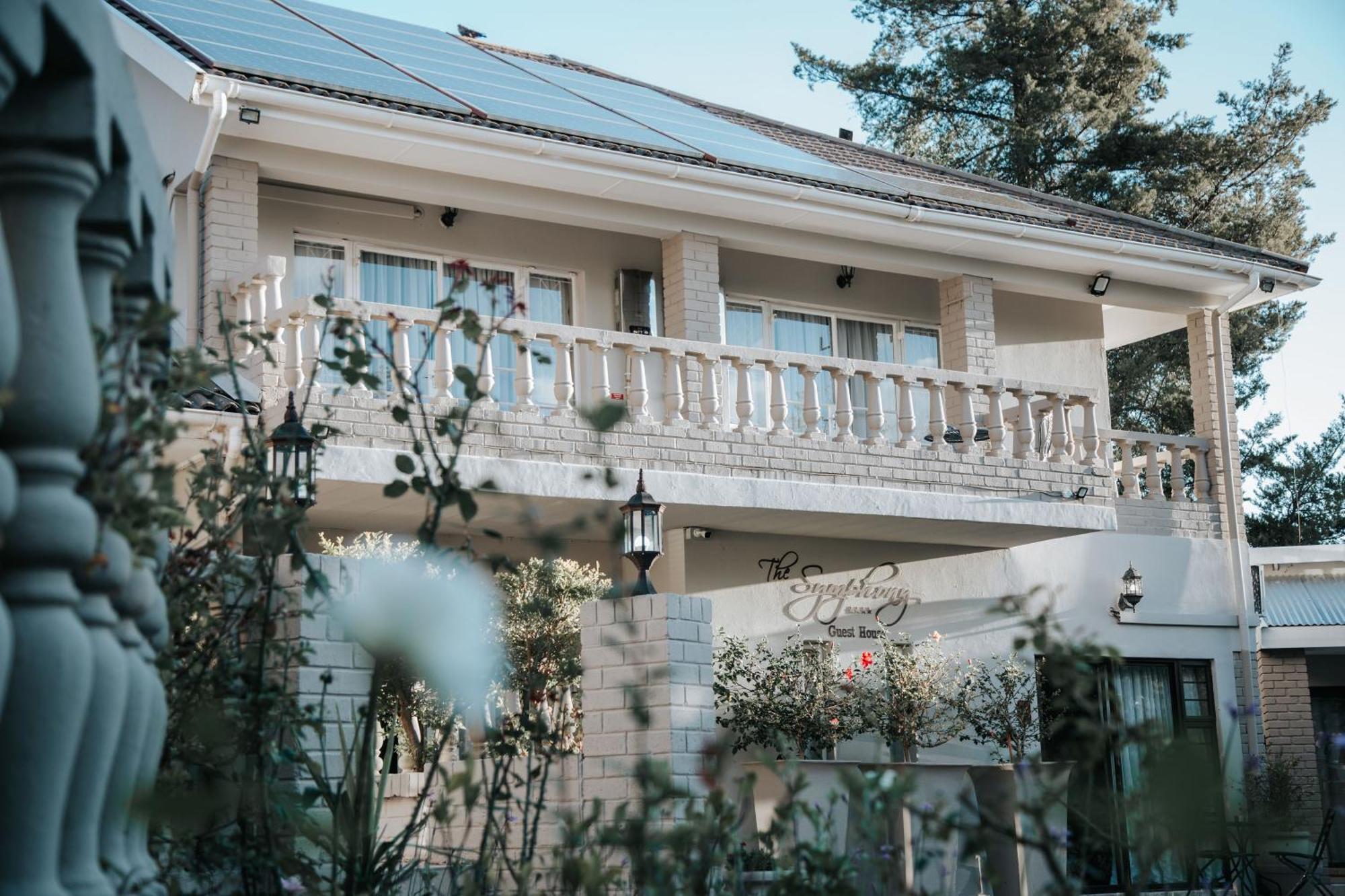 The Symphony Guest House Queenstown Exterior photo