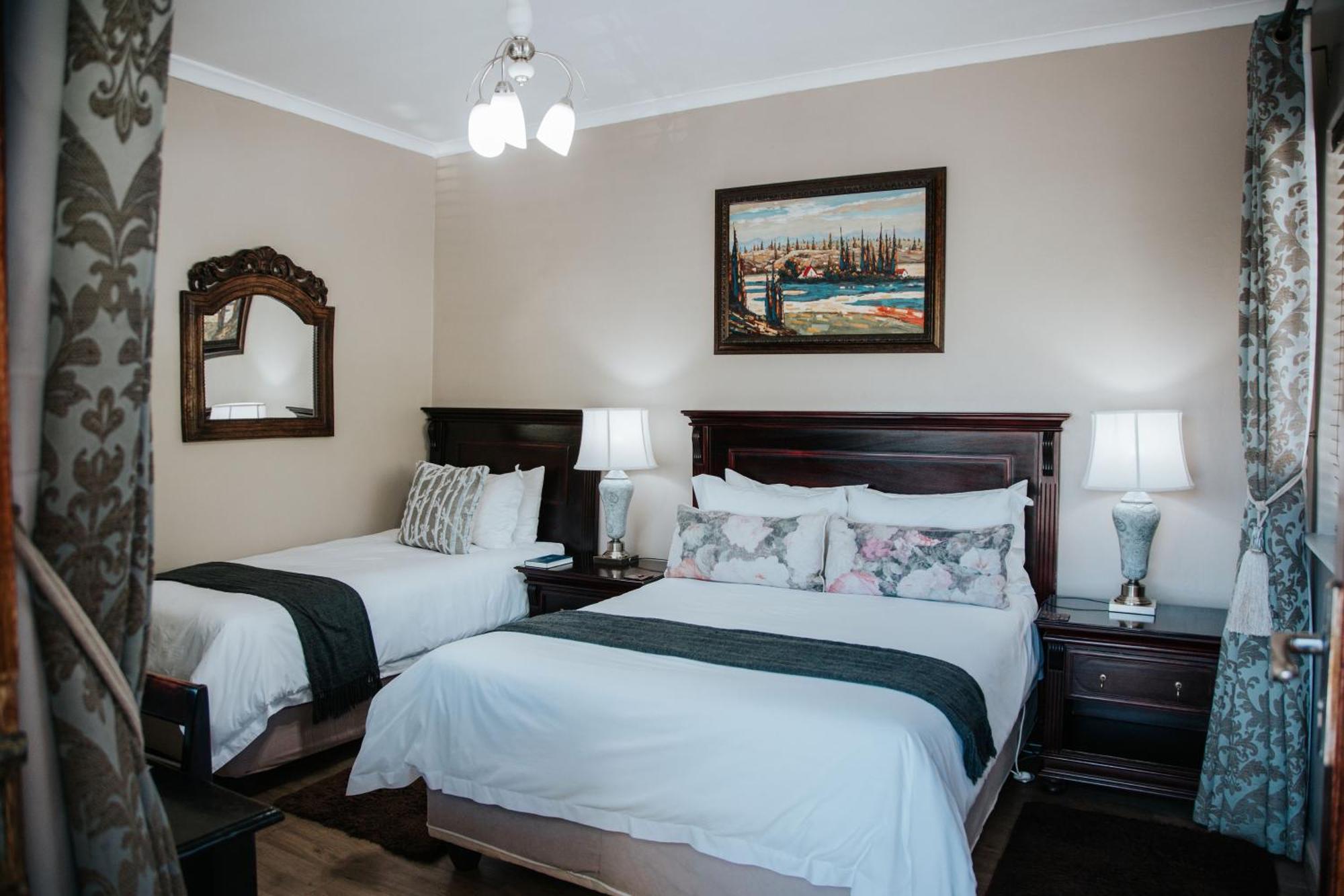 The Symphony Guest House Queenstown Exterior photo