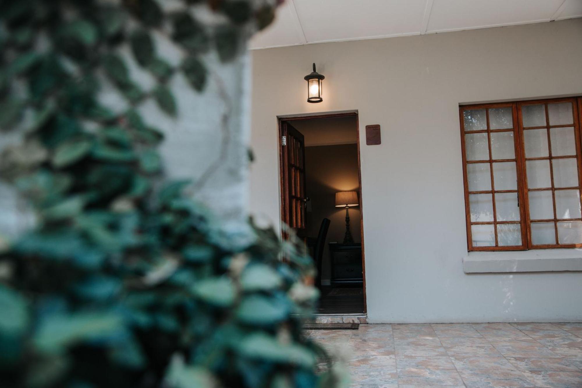 The Symphony Guest House Queenstown Exterior photo